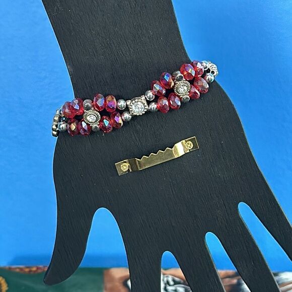 Red Glass Bead Stretch Bracelet Faux Silver Accents Fashion Jewelry Elastic - Picture 2 of 3